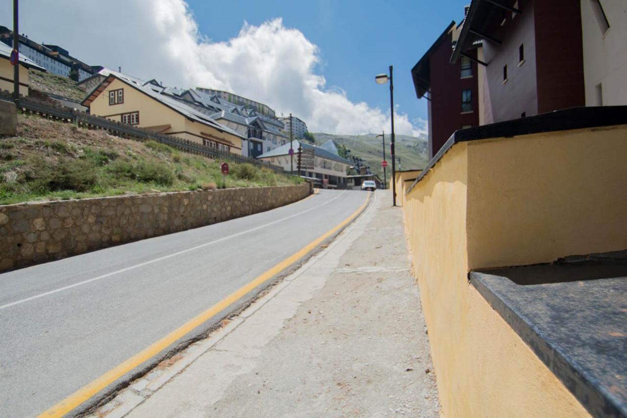 Apartamento próximo a pistas y plaza central, vistas increíbles Apartamento Serra Nevada Exterior foto