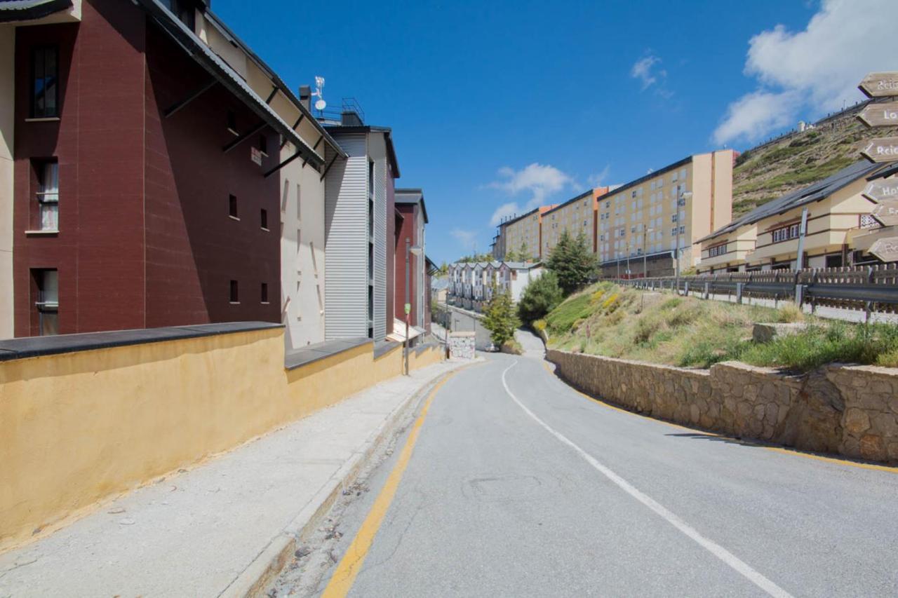 Apartamento próximo a pistas y plaza central, vistas increíbles Apartamento Serra Nevada Exterior foto